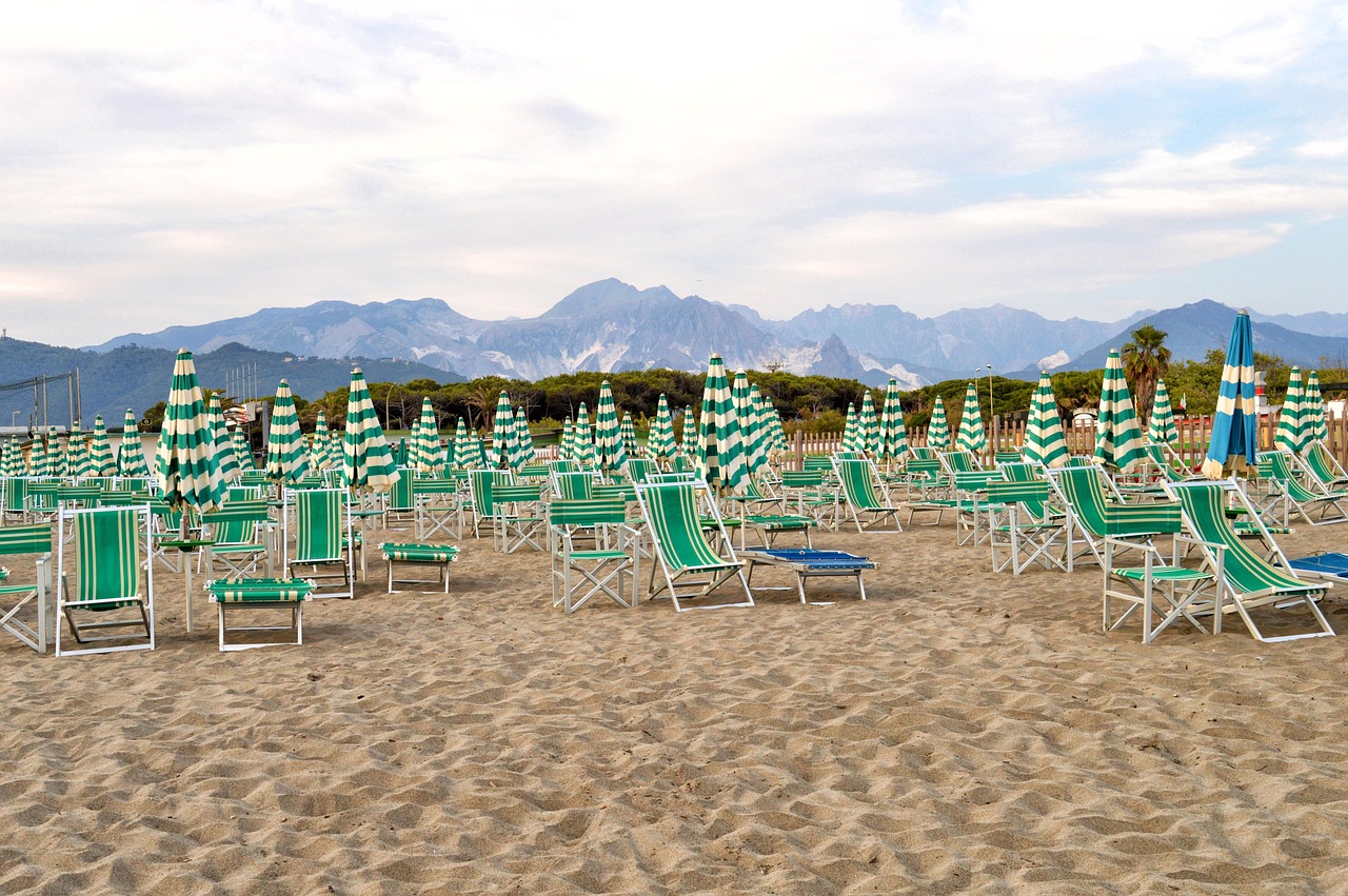 Spiagge di sabbia bianca a Castiglione della Pescaia, ideale per il relax e il mare cristallino.