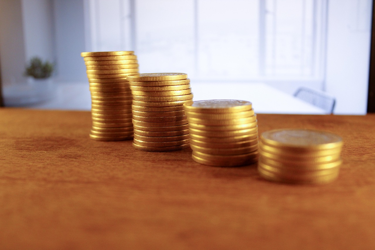 Giovane professionista riflette sulle opzioni pensionistiche dopo 20 anni di contributi.